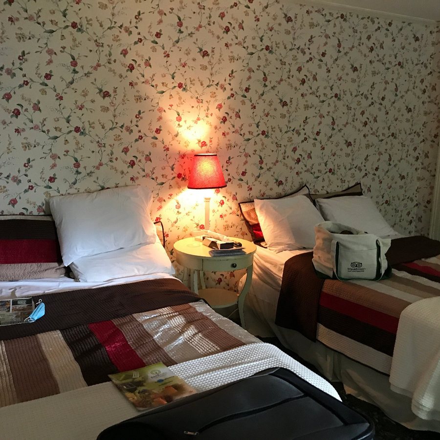 The Governor s Inn Rochester New Hampshire — Guest room
