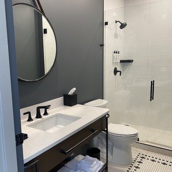 The Grady Hotel — Bathroom