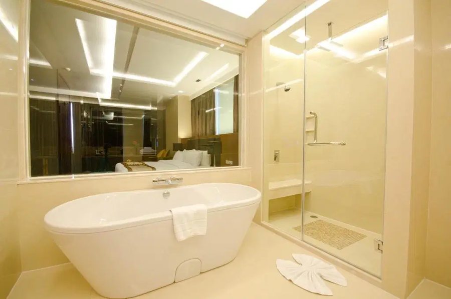 The Grand Fourwings Convention Hotel — Bathroom