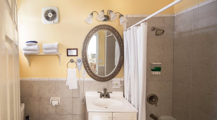 The Grand Guesthouse — Bathroom