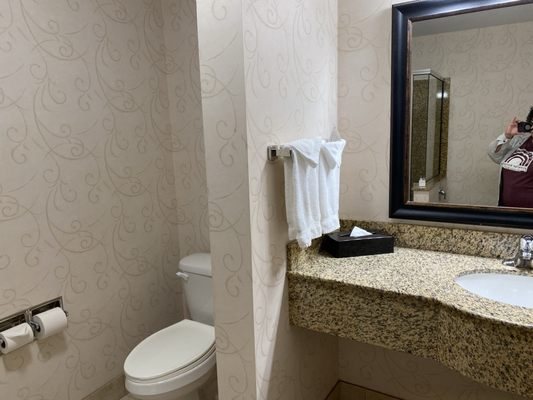 The Grand Hotel at Bridgeport — Bathroom