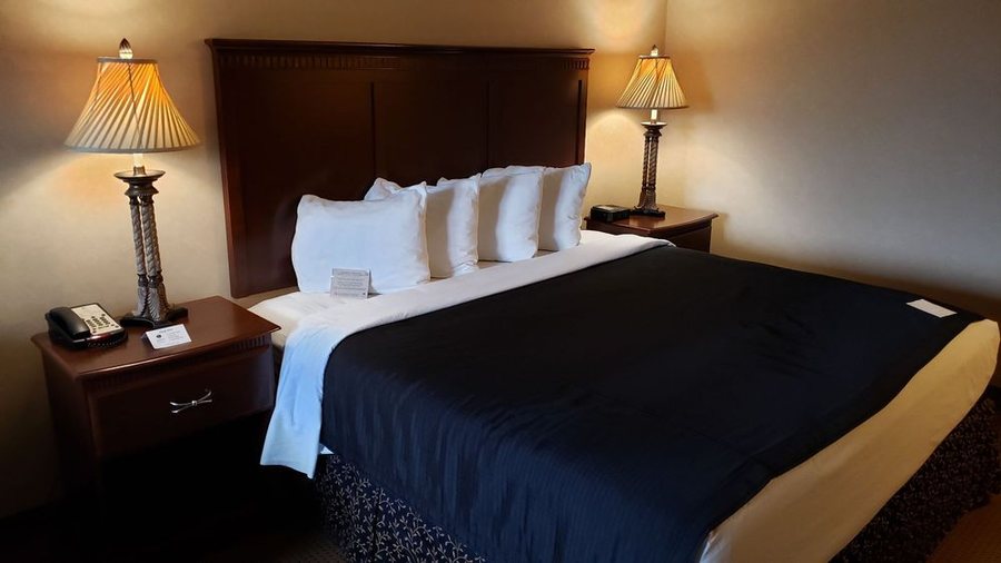 The Grand Hotel at Bridgeport — Guest room