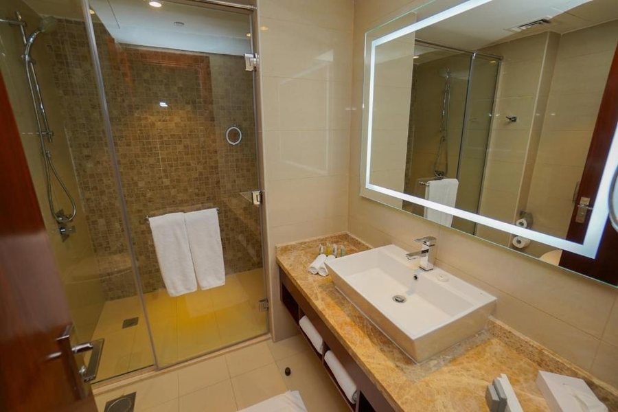 The Grand Lux Hotel — Bathroom