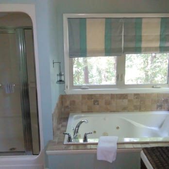 The Grand Treehouse Resort — Bathroom