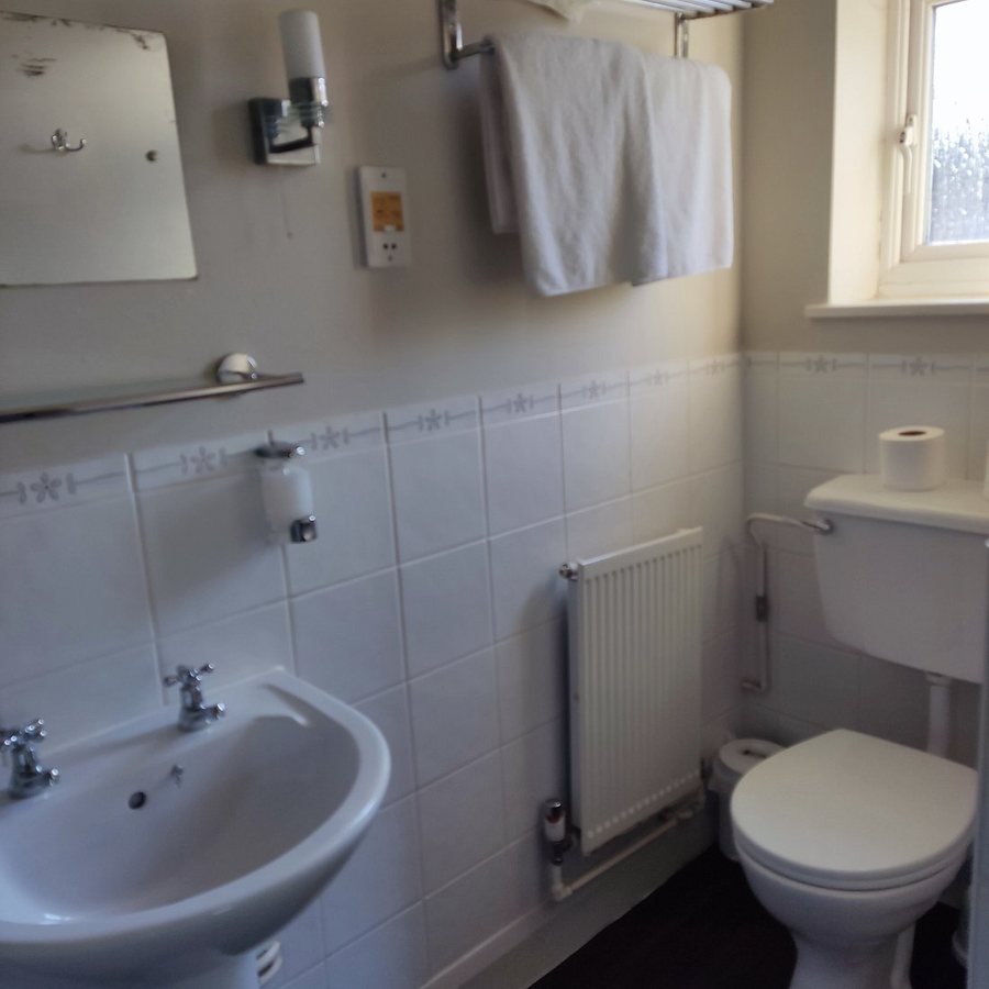 The Grange Guest House — Bathroom
