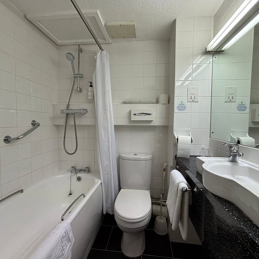 The Great Bear Inn — Bathroom