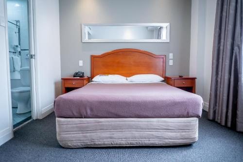 The Great Southern Hotel Sydney Sydney New South Wales — Guest room