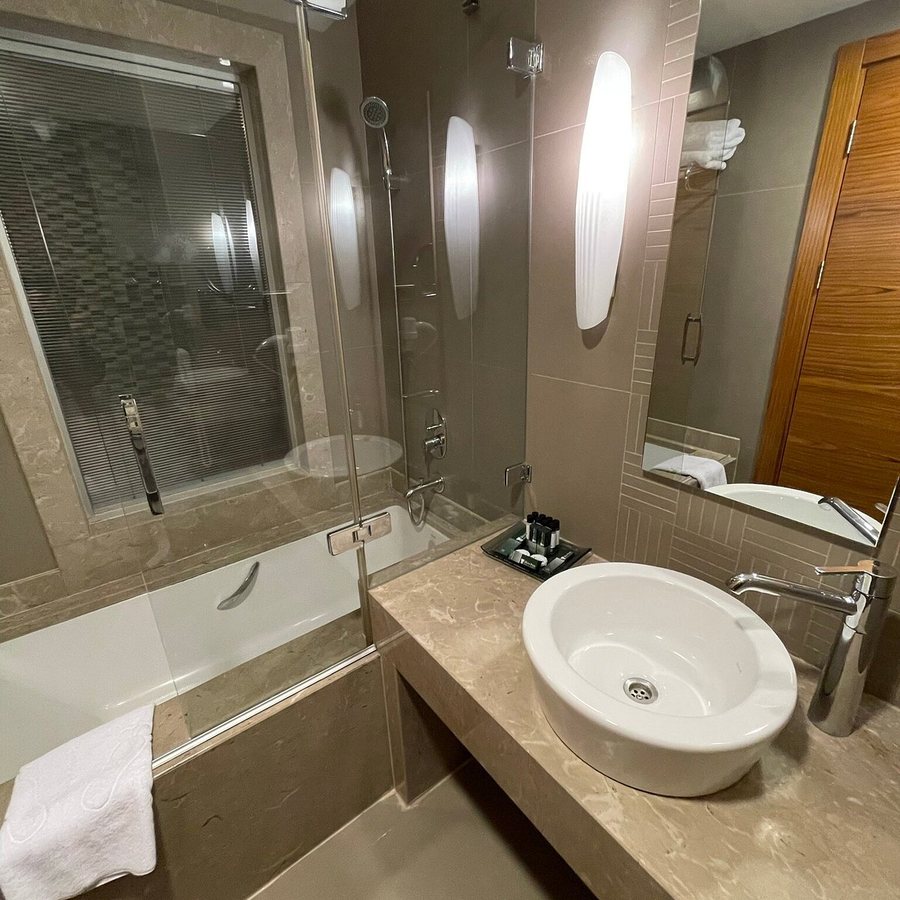 The Green Park Pendi k Istanbul — Bathroom