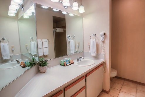 The Grey Gull — Bathroom