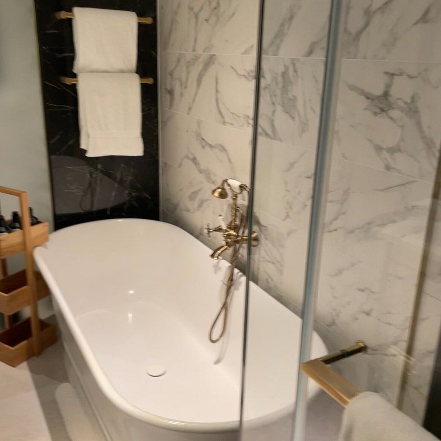 The Guardsman — Bathroom