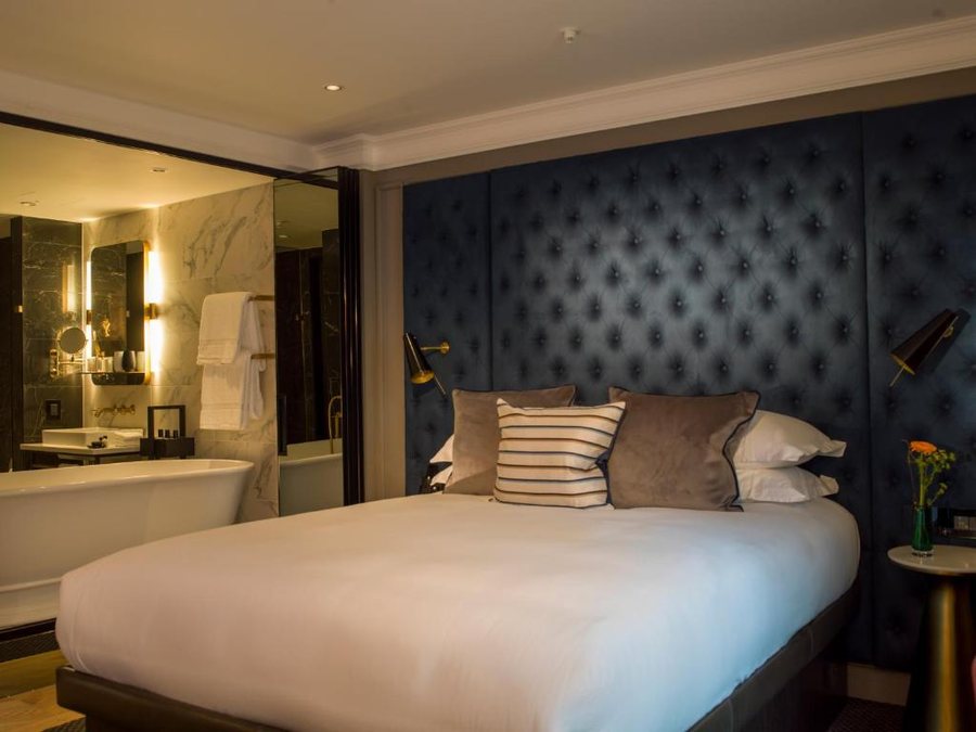 The Guardsman — Guest room