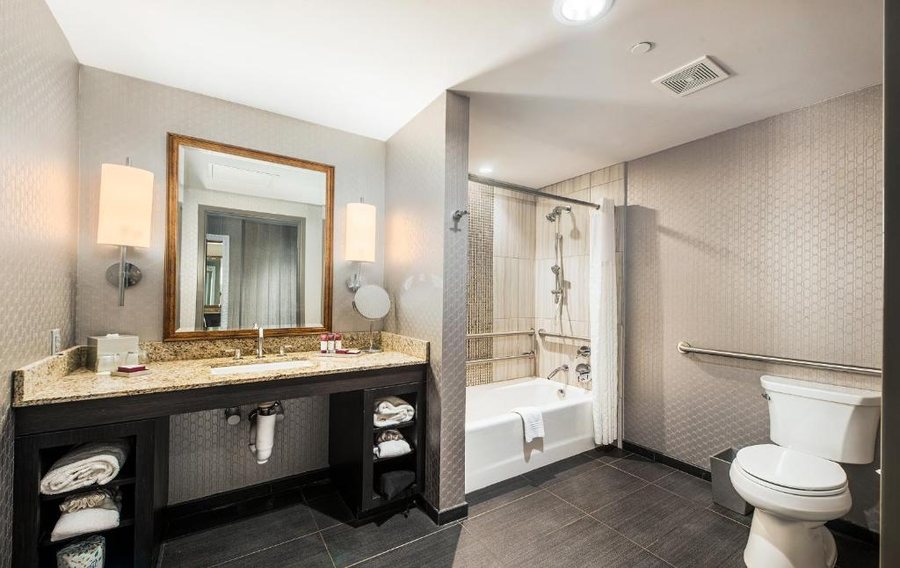 The Guest House At Graceland — Bathroom