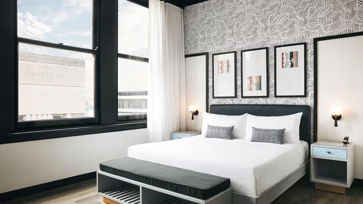 The Guild Downtown Current — Guest room