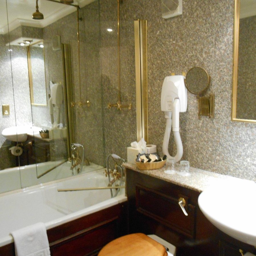 The Gyle — Bathroom