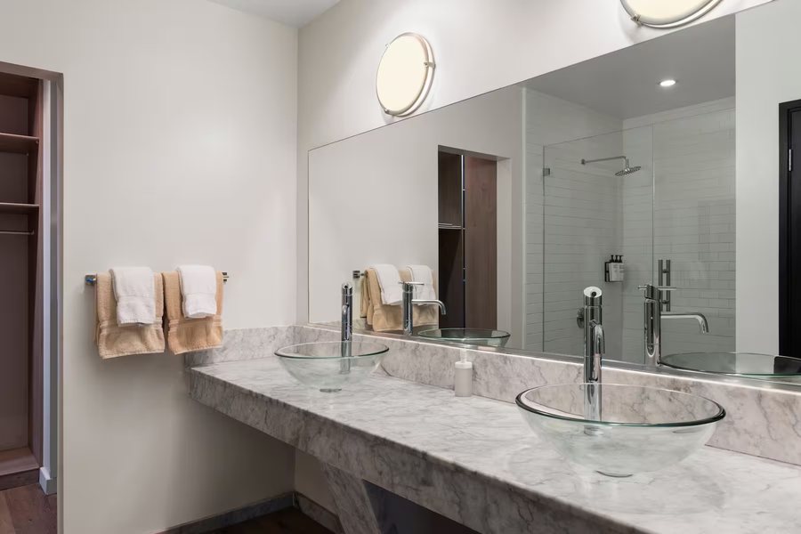 The Haas Trademark Collection by Wyndham Los Angeles California — Bathroom