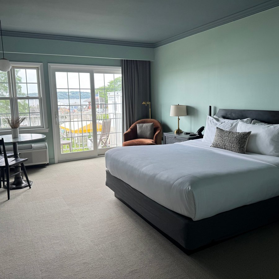 The Harbor Front Inn — Guest room
