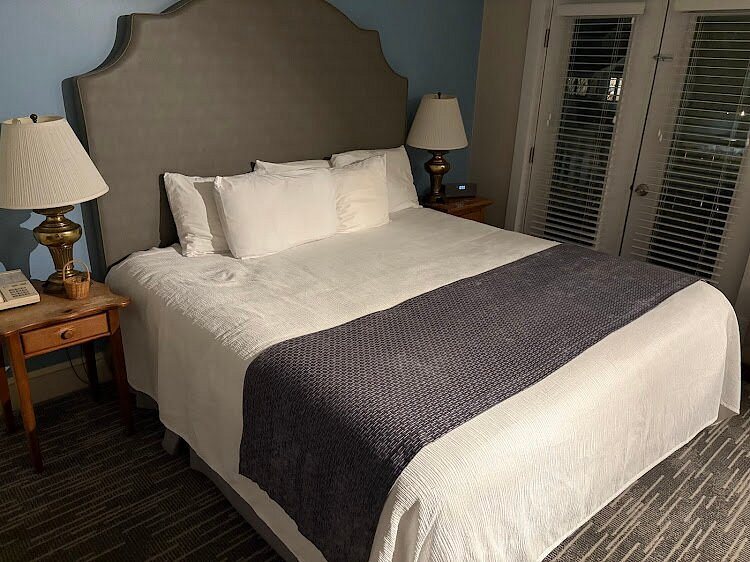 The Harbor House Inn — Guest room