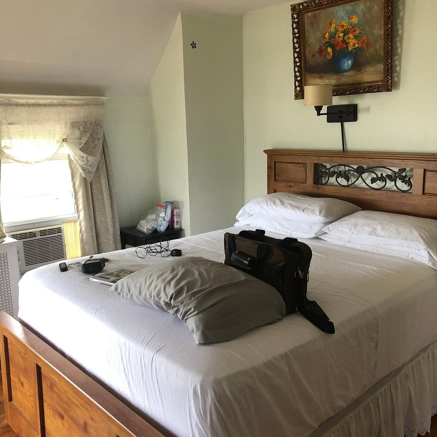 The Harbor House — Guest room