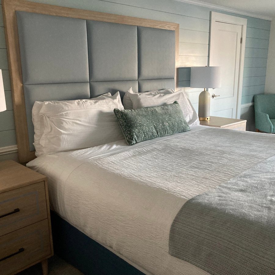 The Harborside Inn — Guest room