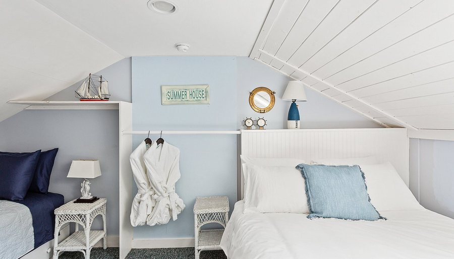 The Harbour Cottage Inn Bed Breakfast — Guest room