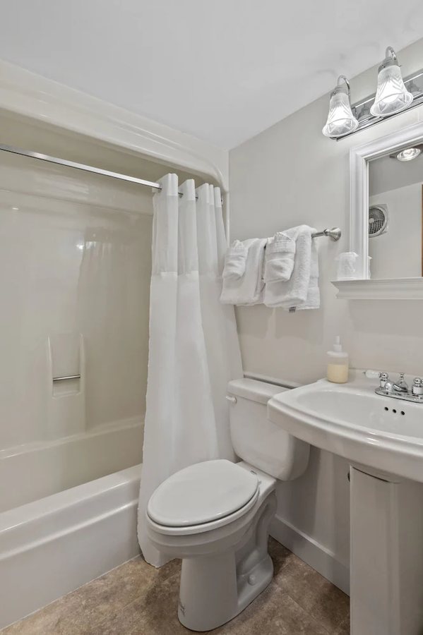 The Hartness House — Bathroom