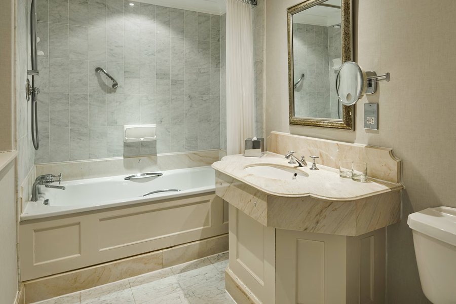 The Harwood Hill — Bathroom
