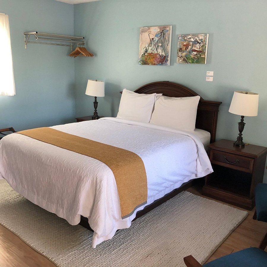 The Harwood Hill — Guest room