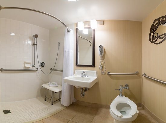 The Hawthorne Inn Conference Center — Bathroom