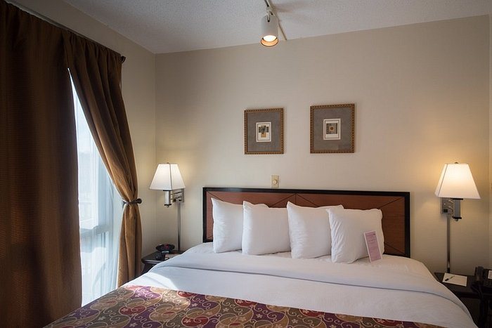 The Hawthorne Inn Conference Center — Guest room
