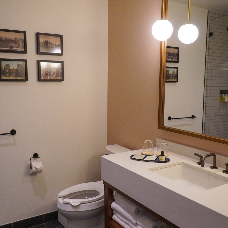 The Heartwood — Bathroom