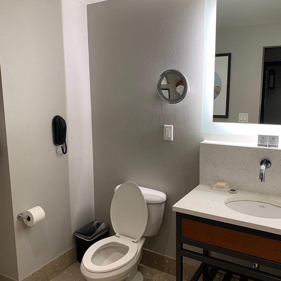 The Heathman Hotel Kirkland — Bathroom