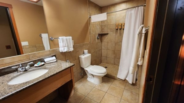 The Heathman Lodge — Bathroom