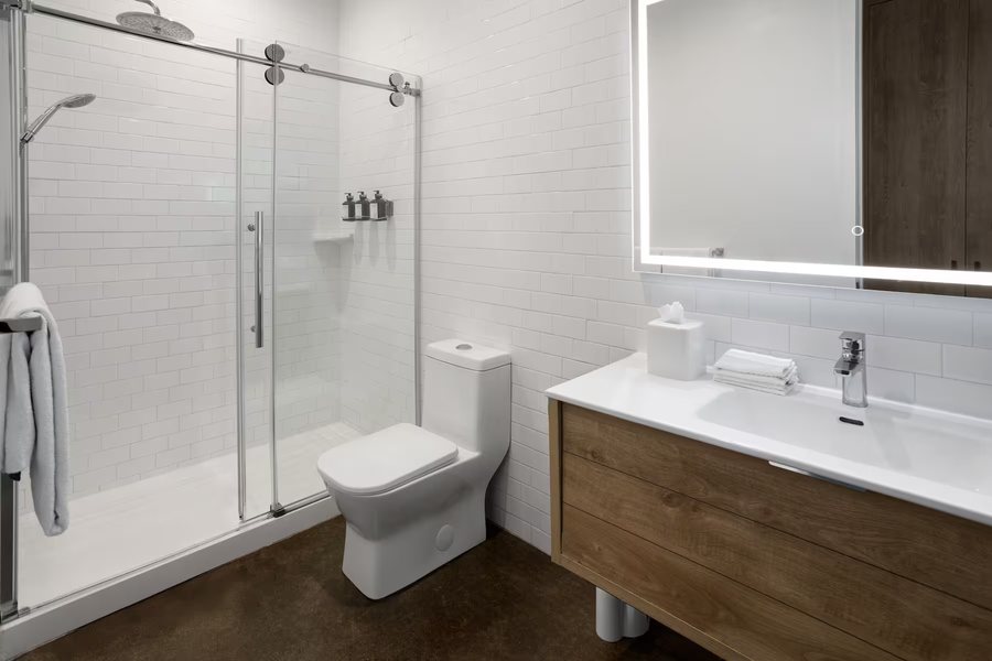 The Heid Lofts by Reside a Wyndham Residence — Bathroom