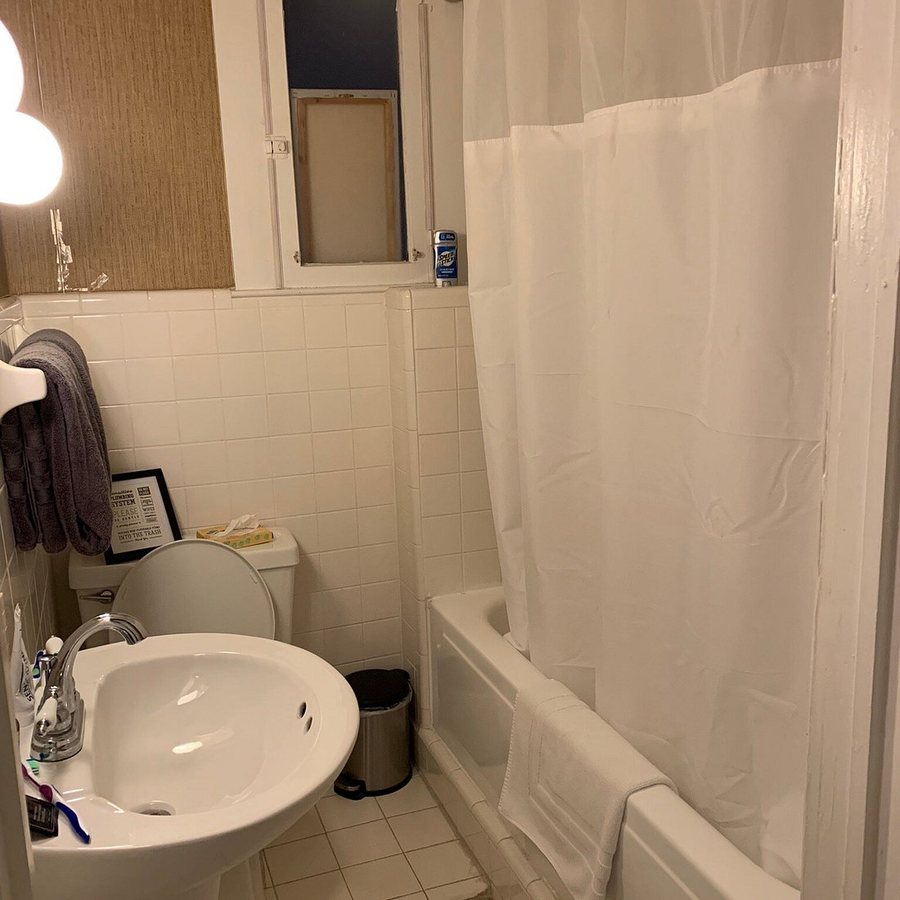 The Heirloom Inn — Bathroom