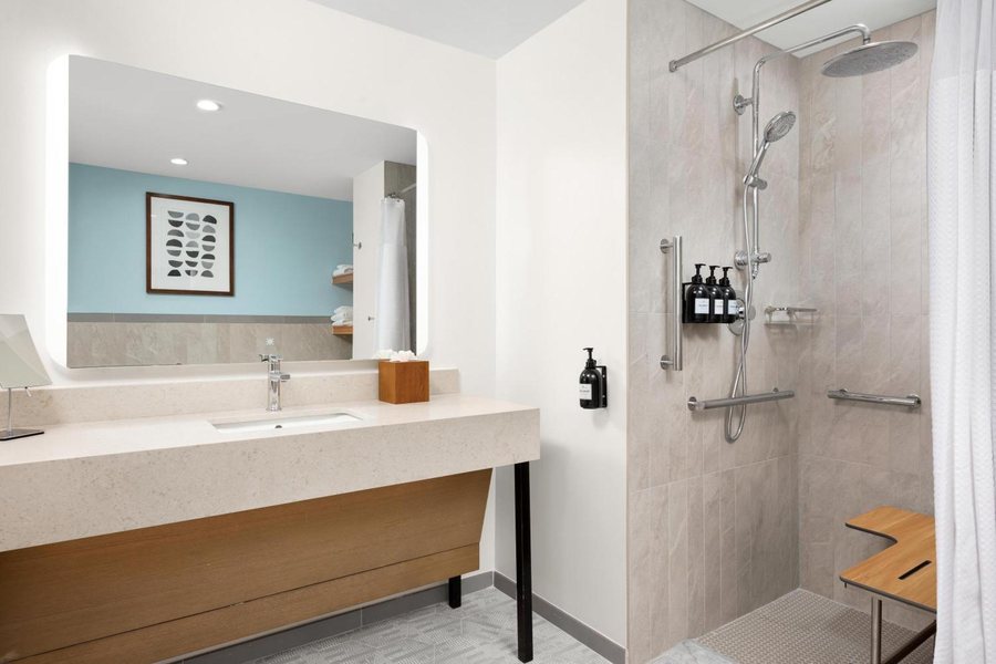 The Hiatus Clearwater Beach Curio Collection By Hilton — Bathroom
