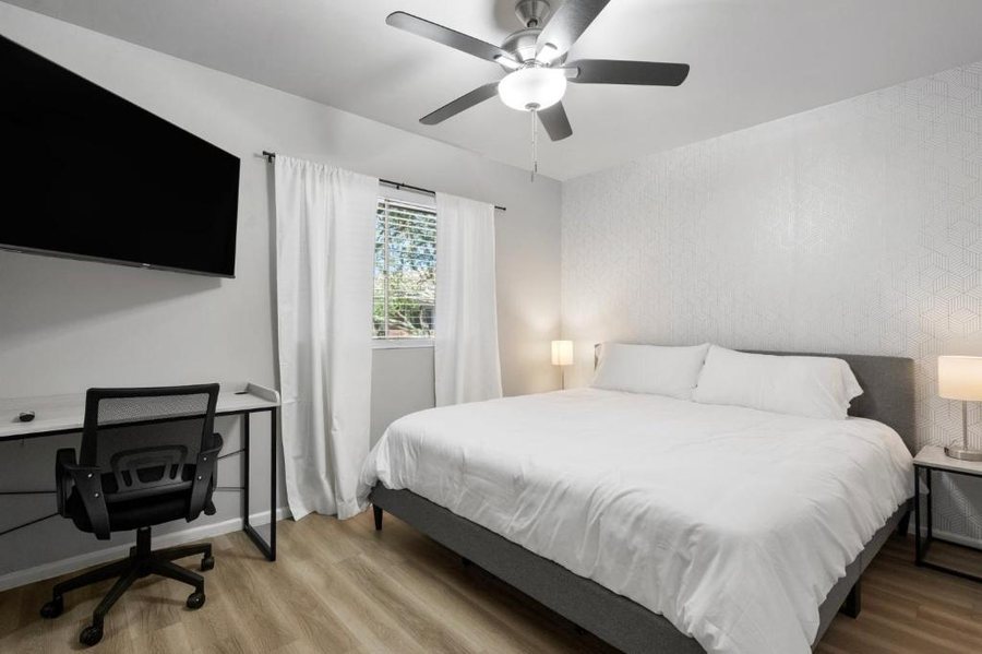 The Hideaway — Guest room
