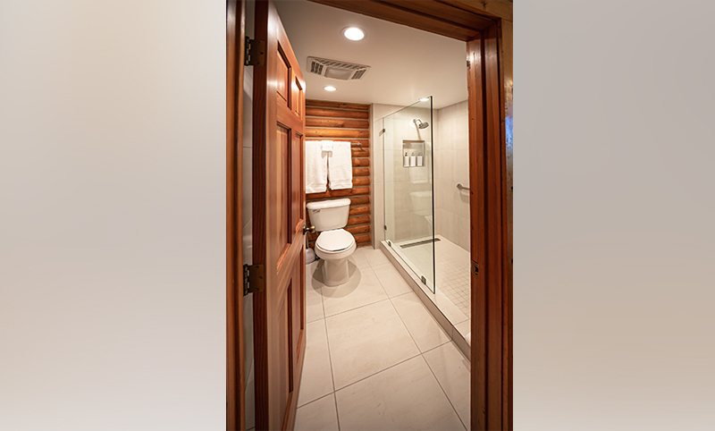 The Hideout Lodge Guest Ranch — Bathroom