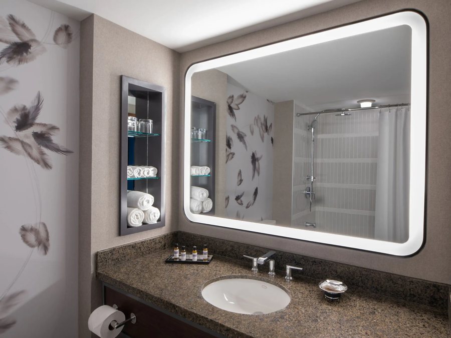 The Highlander Hotel an Ascend Collection Hotel — Bathroom