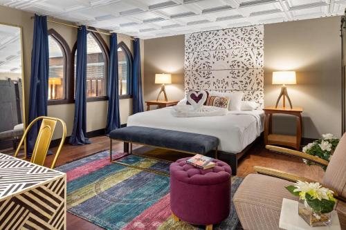 The Highlander Hotel an Ascend Collection Hotel — Guest room