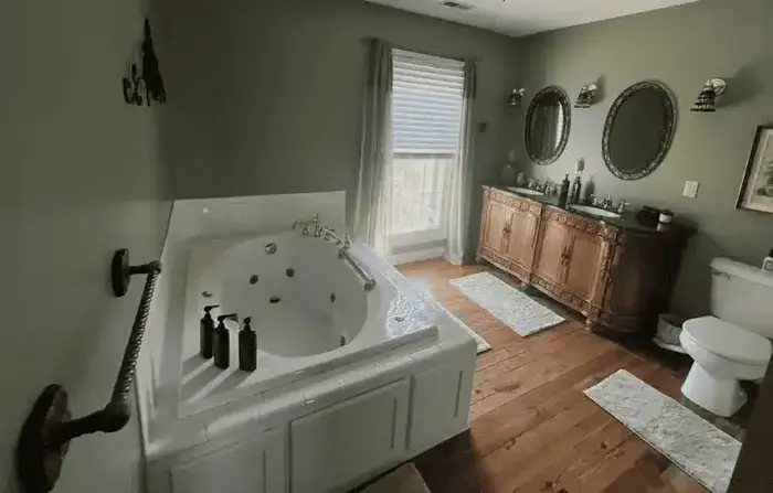 The Hill House Bed Breakfast — Bathroom