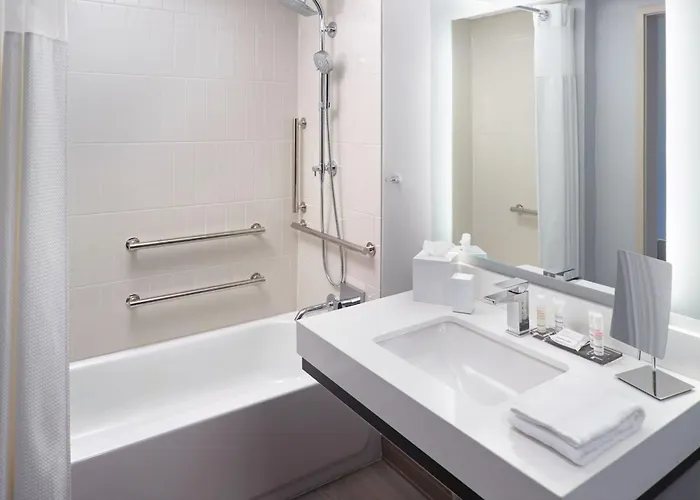 The Hillside Hotel Knoxville Maryland — Bathroom