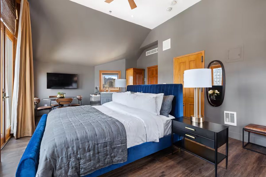 The Historic Blue Moon Hotel New York City New York — Guest room