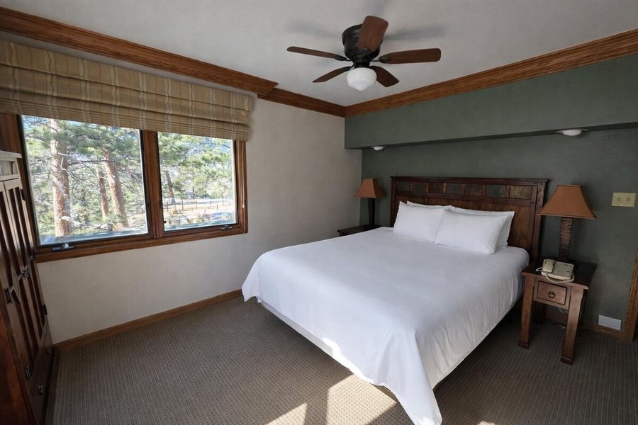 The Historic Crags Lodge — Guest room