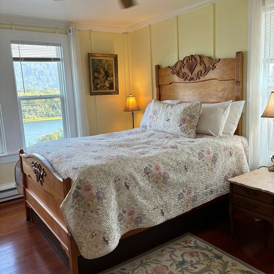 The Historic Requa Inn — Guest room
