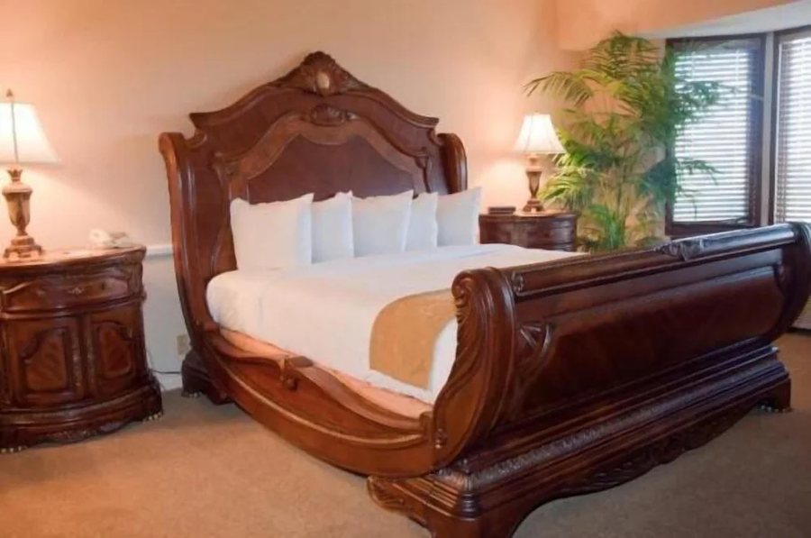 The Historic Santa Maria Inn — Guest room