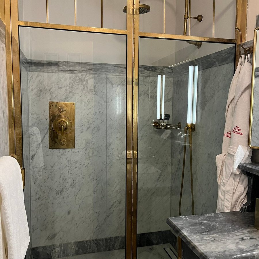 The Hotel Chelsea New York City New York — Bathroom