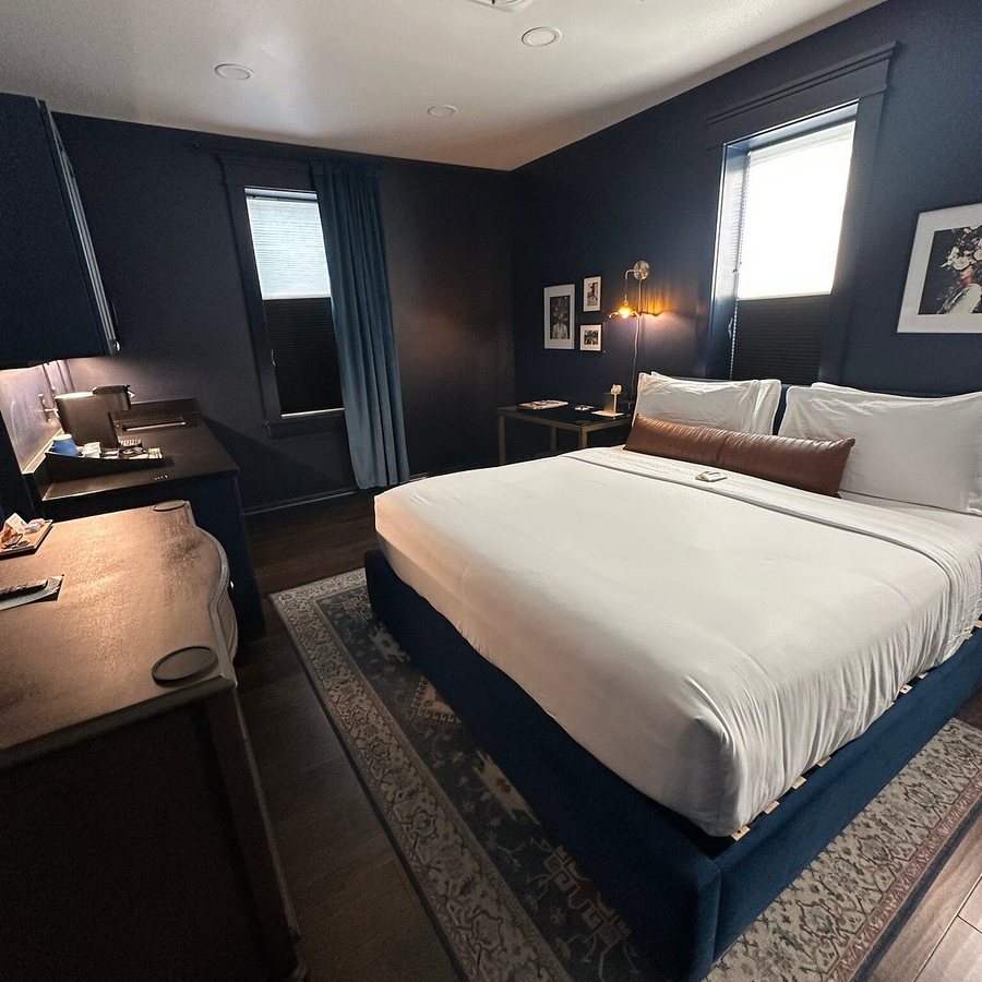 The Hotel Melrose — Guest room