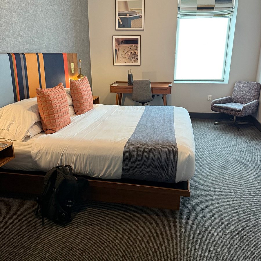 The Hotel Salem — Guest room