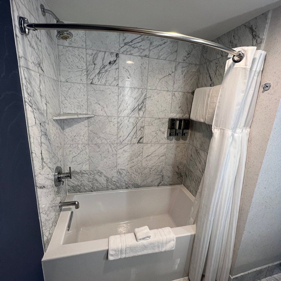 The Hotel Zags Portland — Bathroom