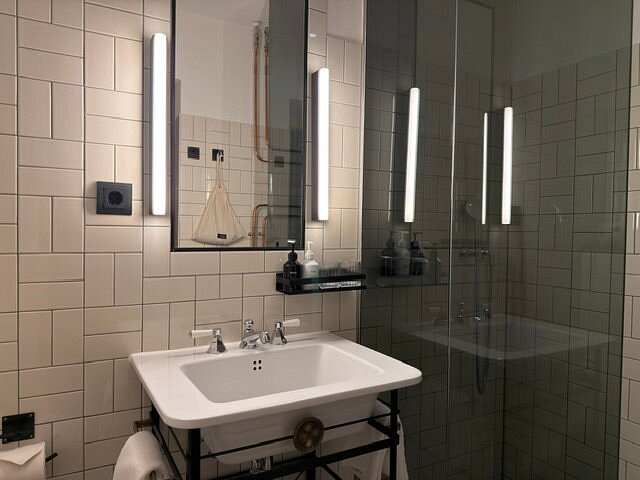 The Hoxton Amsterdam — Bathroom
